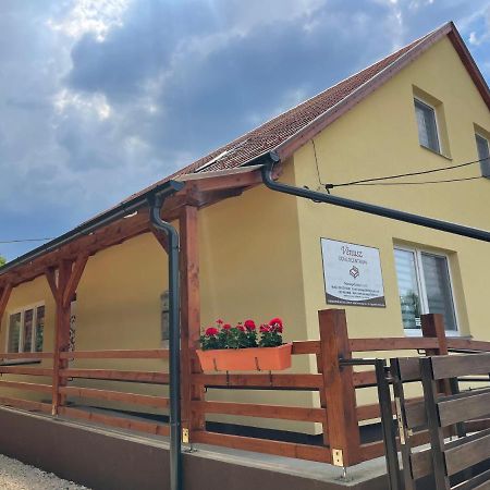 Venusz Ueduelocentrum Tiszacsege Eksteriør billede
